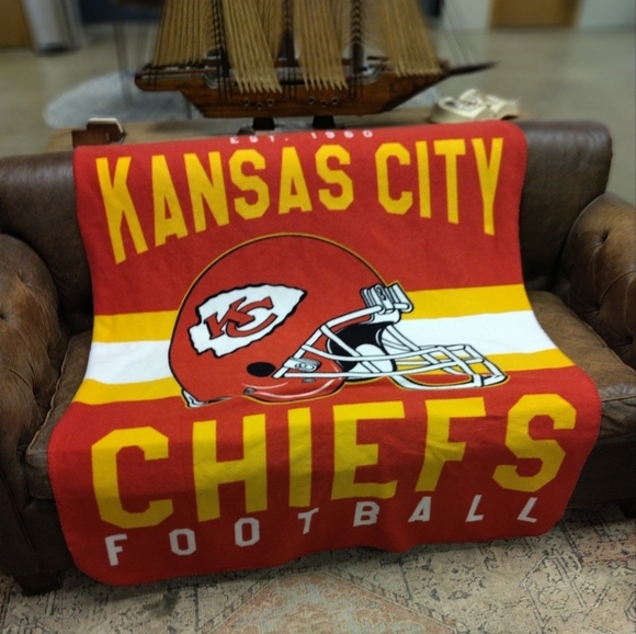 Kansas City Chiefs Football Fleece Blanket Throw - Picture 1 of 4